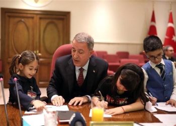 Bakan Akar ve Komutanlar, Şehit Çocuklarıyla Buluştu