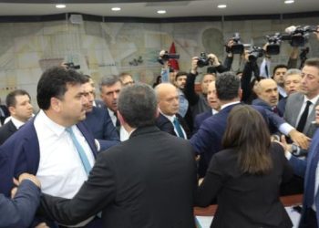 Balıkesir Büyükşehir Belediye Meclisi Encümen Üyeliği Seçimlerinde Arbede Yaşandı