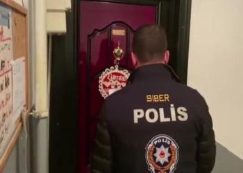 Bankanın sistem açığından faydalanıp 10 milyon dolandırdılar! 81 şüpheli gözaltında