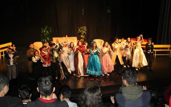 Başakşehirli Genç Yıldızlar Sahnede” Tiyatro Festivali’nde Final Heyecanı