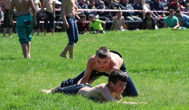 Bergama’da Yağlı Güreş Müsabakaları Yapıldı