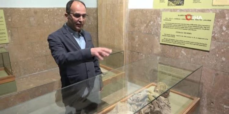 Bin yıllık mumyalar, ziyaretçilerin ilgisini çekiyor