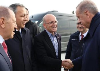 Ekonominin başına geçeceği söylenen Mehmet Şimşek, AK Parti Genel Merkezi’nde Cumhurbaşkanı Erdoğan’la görüştü