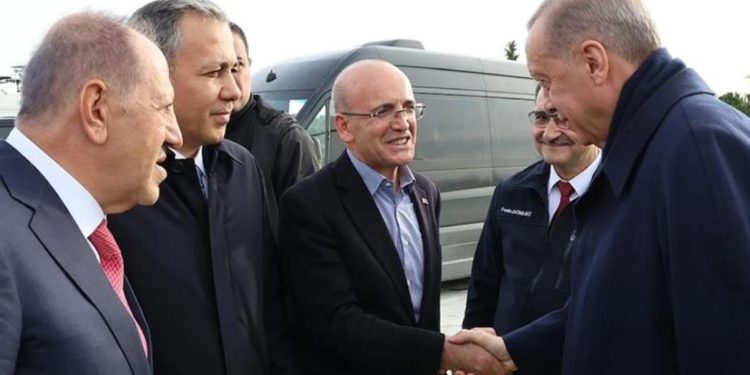 Ekonominin başına geçeceği söylenen Mehmet Şimşek, AK Parti Genel Merkezi’nde Cumhurbaşkanı Erdoğan’la görüştü