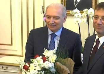 Ekrem İmamoğlu, Mevlüt Uysal’dan Görevi Devraldı! İşte İlk Görüntüler