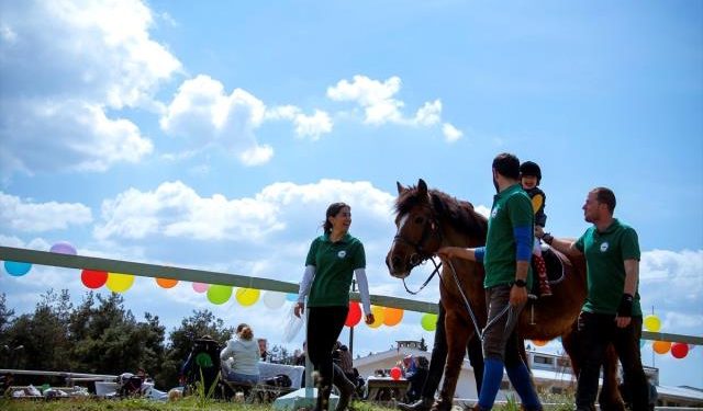 Engellerini “Dört Nala” Aşıyorlar