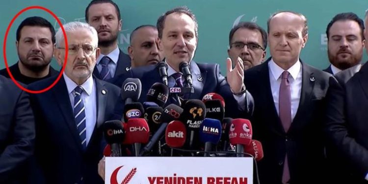 Erbakan ittifak kararını açıklarken herkes arkasındaki Davut Güloğlu’na odaklandı: Burada ne işi var?