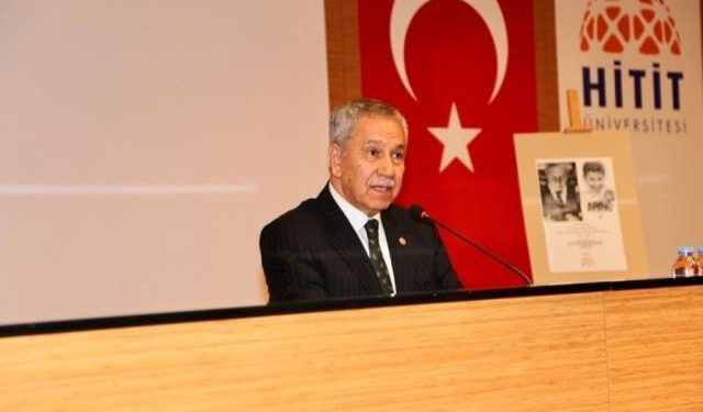 Eski TBMM Başkanı Arınç, Üniversite Öğrencileriyle Bir Araya Geldi