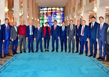 İmamoğlu ile Bir Araya Gelen CHP’li Belediye Başkanları AK Parti Sıralarında Oturdu