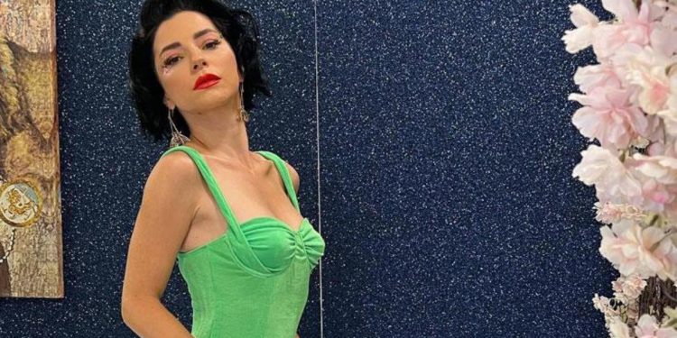 Merve Boluğur’dan dikkat çeken evlilik teklifi paylaşımı: Evet dedim