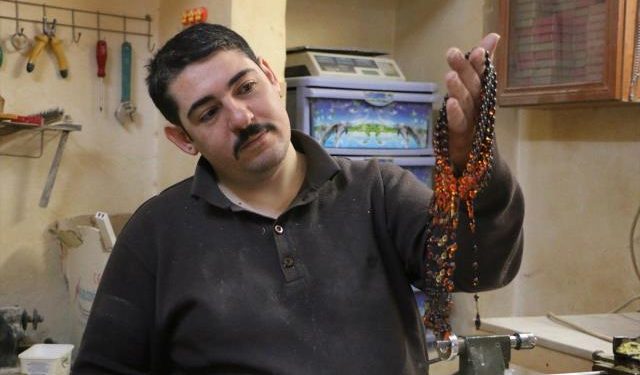 Osmanlı Usulü Çarkla Tespih Yapıyor