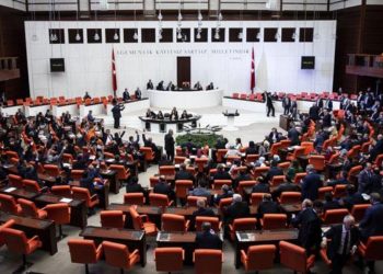 TBMM’de parmak boyası tartışması! Muhalefetin çağrısına AK Partili isimden tepki: Türkiye bir Uganda değil