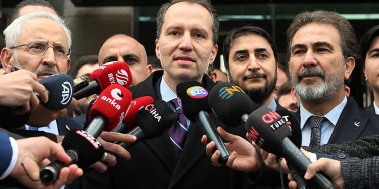 Yeniden Refah’ın Cumhur İttifakı kararı parti içinde rahatsızlığa neden oldu! Kulislerde üst düzey isimlerin istifaya edeceği konuşuluyor