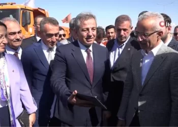 Bakan Uraloğlu, Gaziantep Şehir Hastanesi Kavşağı’nda incelemelerde bulundu