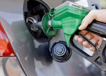 Benzinin litresine bu gece itibarıyla 1 lira 55 kuruş zam geldi