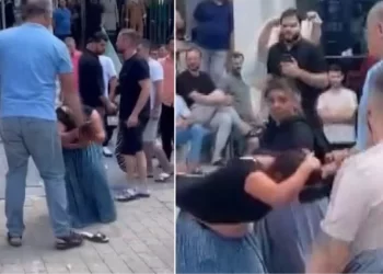 Esnaf, hırsızlık yaptığını iddia ettiği kadını saçlarından tutup darbetti