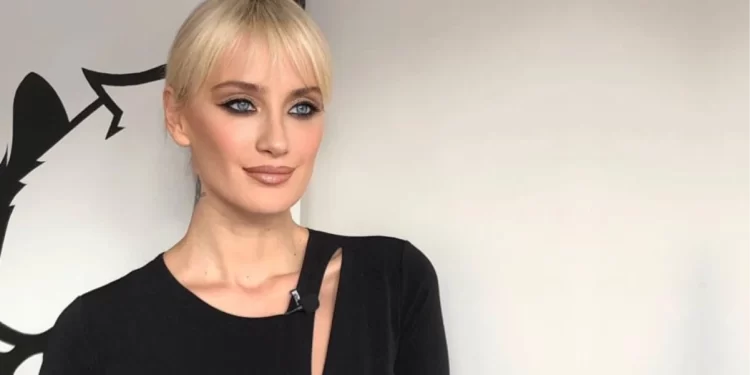 İç çamaşırsız pozunu paylaşan Didem Soydan’dan “Cinsel organını aç da rahatla” diyen takipçisine yanıt: Kendinizinkini görebilirsiniz