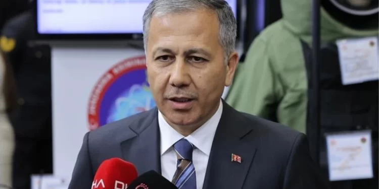 İçişleri Bakanı Yerlikaya’nın siber suçlarla mücadelede 60 günlük karnesi! Rakamları paylaşıp ekipleri tebrik etti