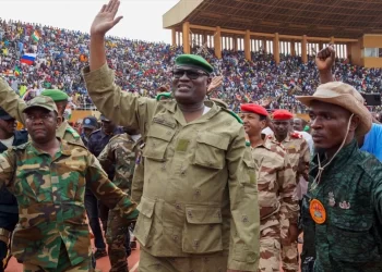 Nijer’de cuntaya verilen 1 haftalık süre doldu! Yanıt olarak on binlerce kişi stadyumu doldurarak darbeye destek verdi