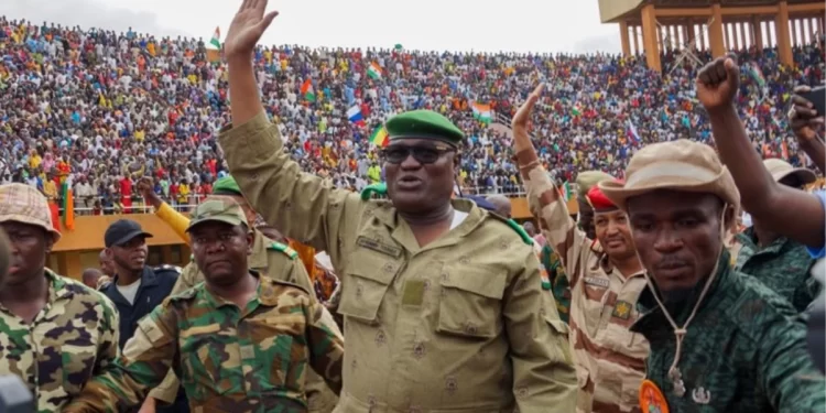 Nijer’de yönetime el koyan askeri cunta, Cumhurbaşkanı Bazum’u yargılamak istiyor