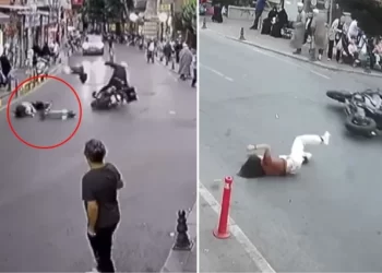 Skuterla motosiklet çarpıştı, 2 kız çocuğu takla atıp yere savruldu! Kaza anbean kamerada