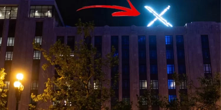 Twitter genel merkezindeki dev “X” logosu, şikayetlerin ardından kaldırıldı