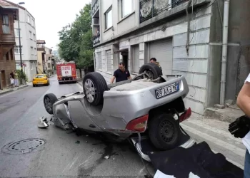 Üsküdar’da Araç Kontrolden Çıkıp Takla Attı: 5 Yaralı