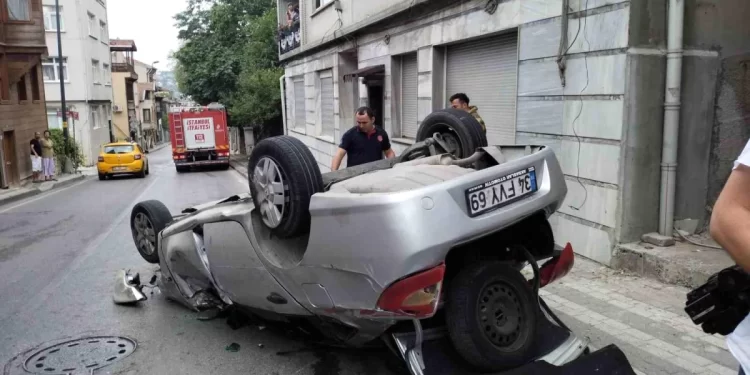 Üsküdar’da Araç Kontrolden Çıkıp Takla Attı: 5 Yaralı
