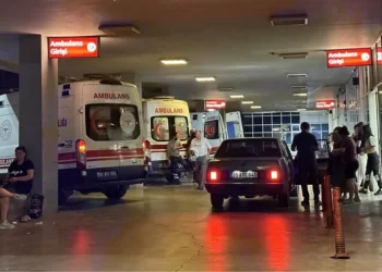 Uyuşturucu etkisindeki genç “Beni uzaylılara öldürtecek” diyerek annesine satırla saldırdı