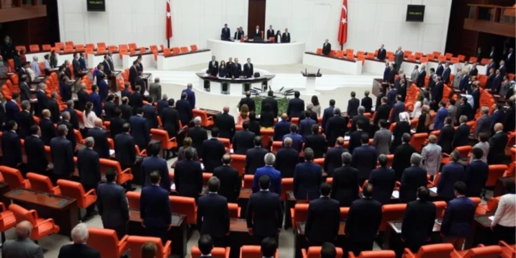 Yalnızca 4 isim iade etti! 310 vekil hak etmedikleri 149’ar bin lirayı çatır çatır harcadı
