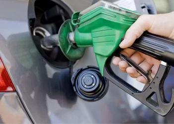 Akaryakıtta indirim! Benzinin litresi 1 lira 94 kuruş ucuzladı