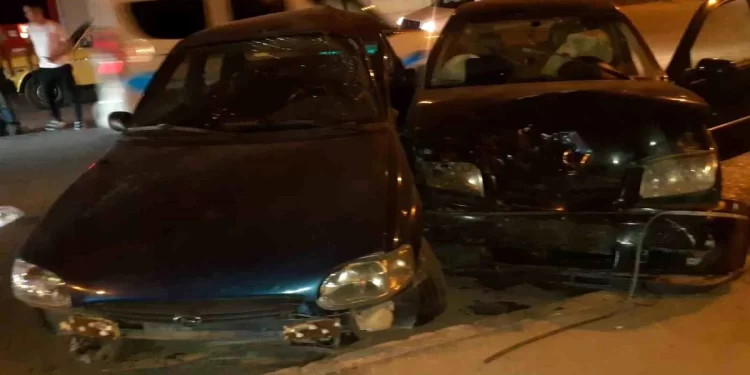 Karabük’te Alkollü Sürücü İki Otomobilin Çarpışması Sonucu Meydana Gelen Kazada 2 Kişi Yaralandı