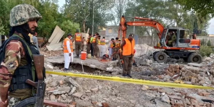 Geçen hafta 50 kişinin öldüğü bombalı saldırı sonrası Pakistan hükümeti ülkede bulunan 1.7 milyon Afgan’ın ülkeyi terk etmesi emri verdi.