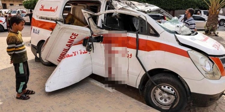 İsrail ordusu abluka altındaki Gazze’de ambulansları vurdu