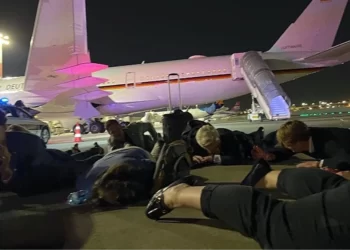 Tel Aviv’de Alman Başbakan Scholz’un korku dolu anları! Havalimanına roket atılınca ekibiyle birlikte yüzüstü yere yattı